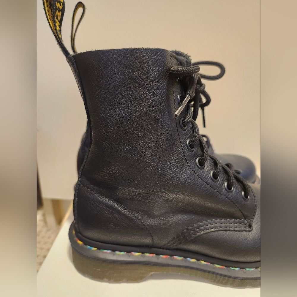 Dr. Martens "1460 Pascal Rainbow" Black Soft-Grain Leather Boots Sz. 6/37 $180 - Picture 9 of 10